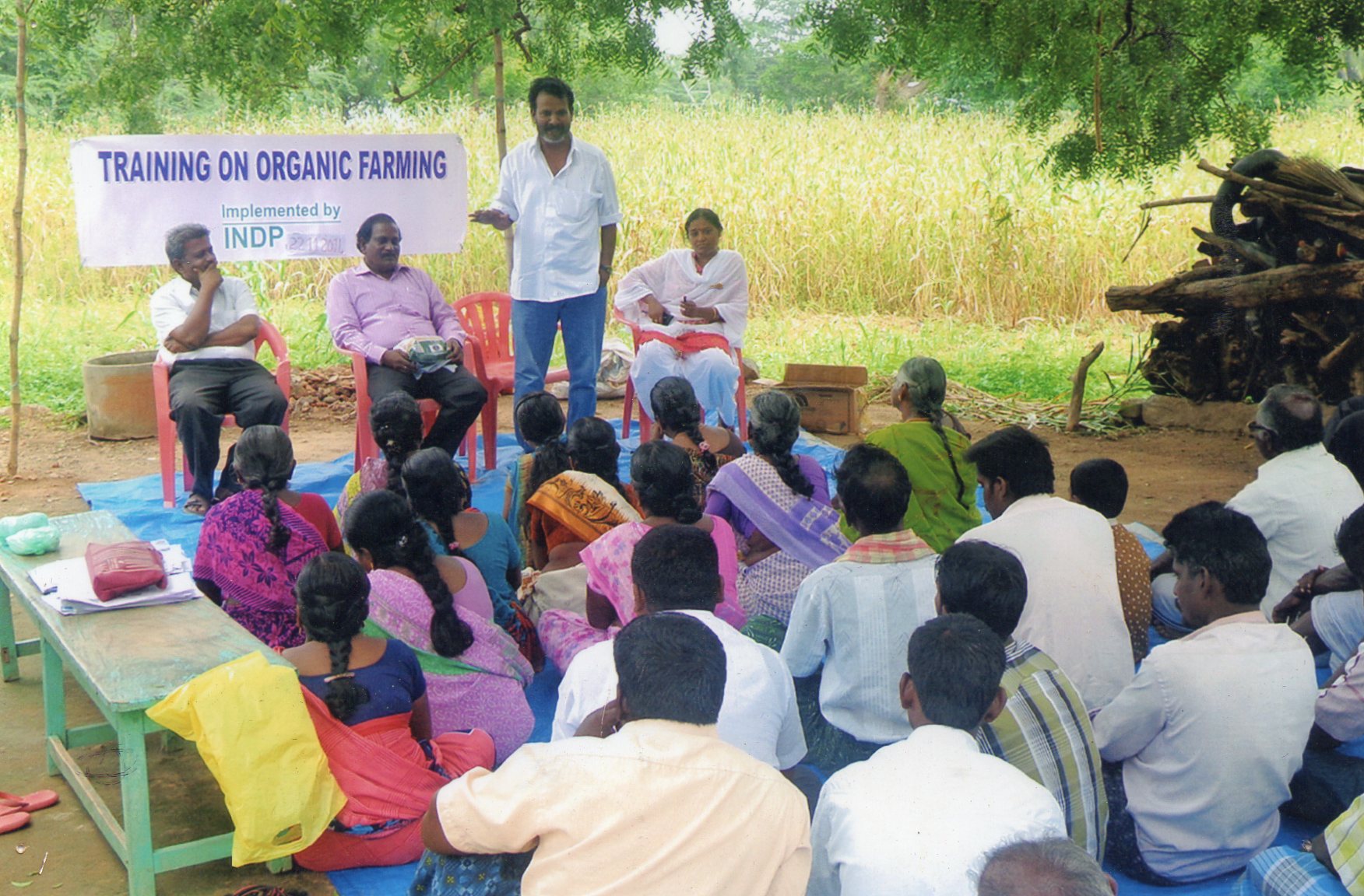 https://1ngo.sgp1.digitaloceanspaces.com/media/birdsdindigul/Organic Farming educating them.jpg